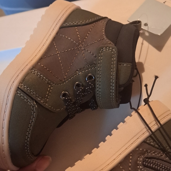 Toddler Boys Cat and Jack boots NWT - Picture 9 of 9